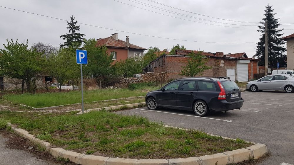 Парцел близо до центъра гр. Костенец