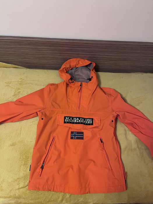 Napapijri ветровка оранжева