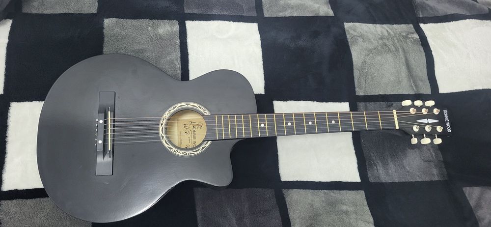 Гитара отличная.