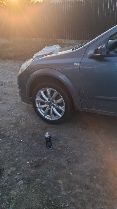 Vand jante aliaj R17 plus anvelope 225/45/17 Pirelli in stare perfecta