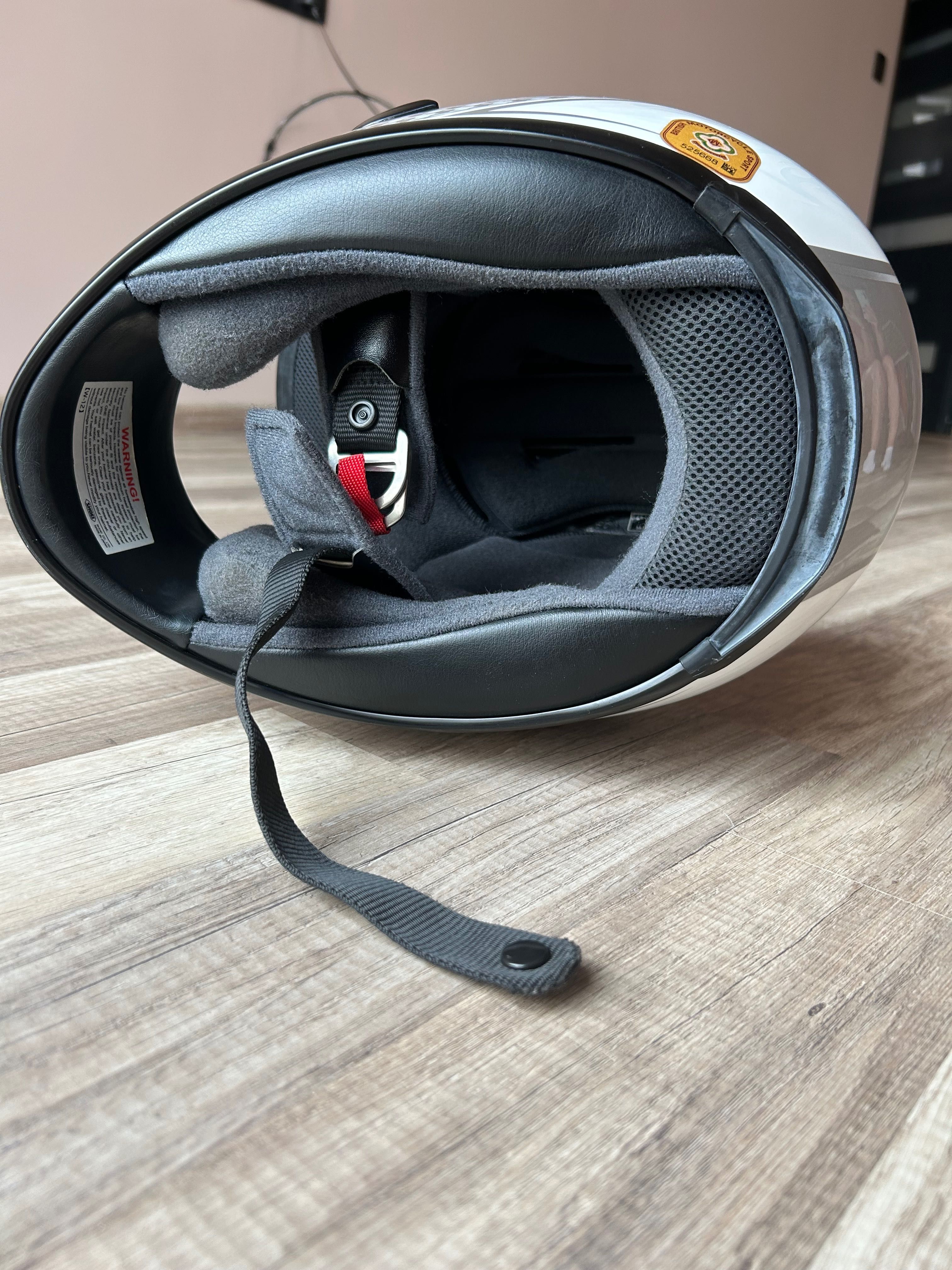 Продавам каска Shoei xr1100