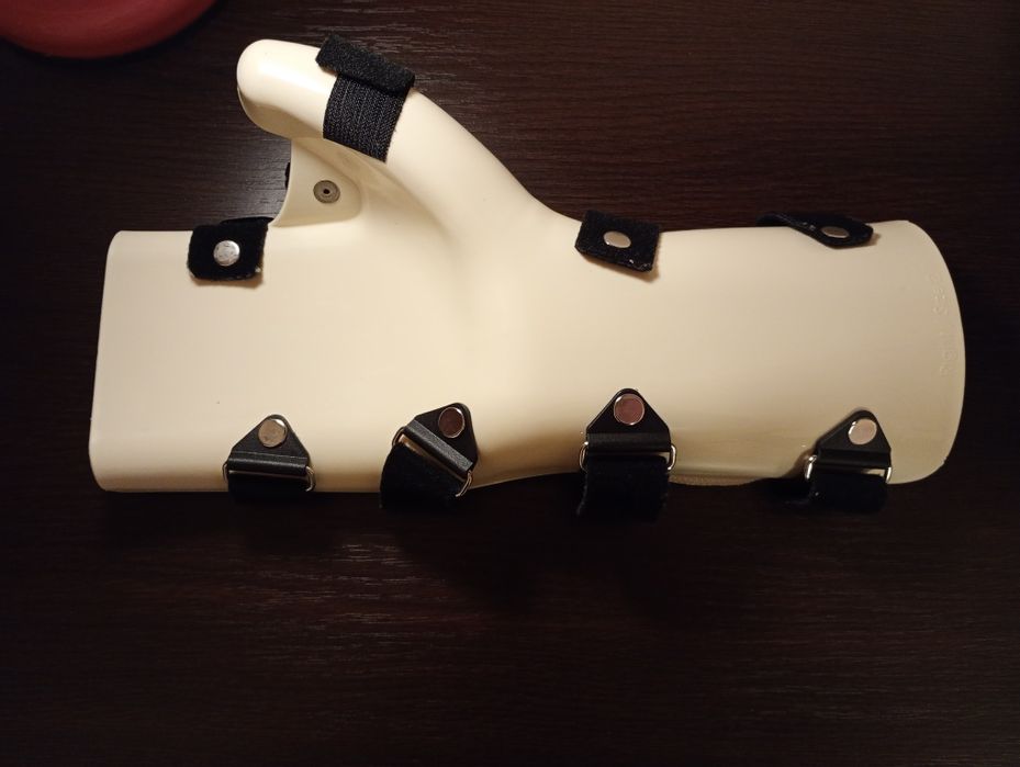 Orteza mâna dreapta