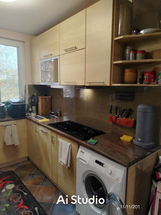 П-образна кухня в добро състояние