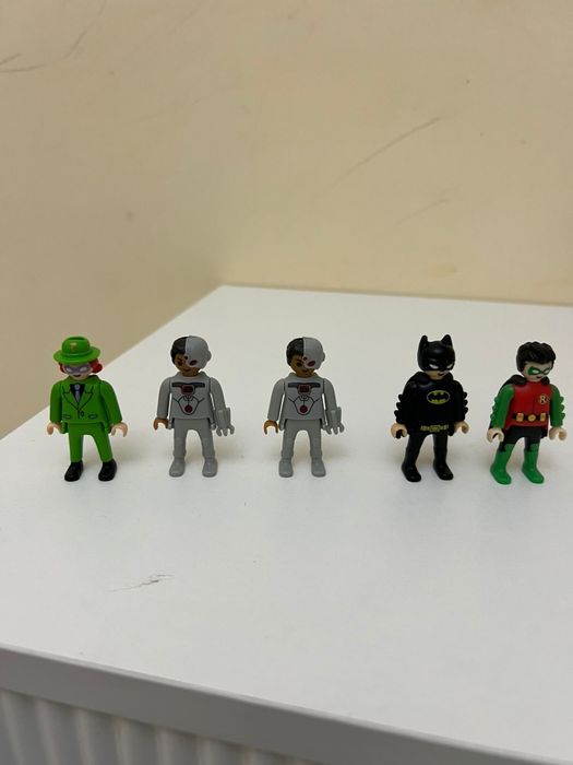 Kinder игрушки. Супер герой