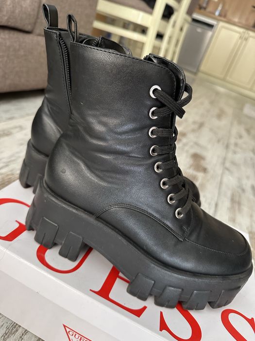 Дамски боти на платформа Guess