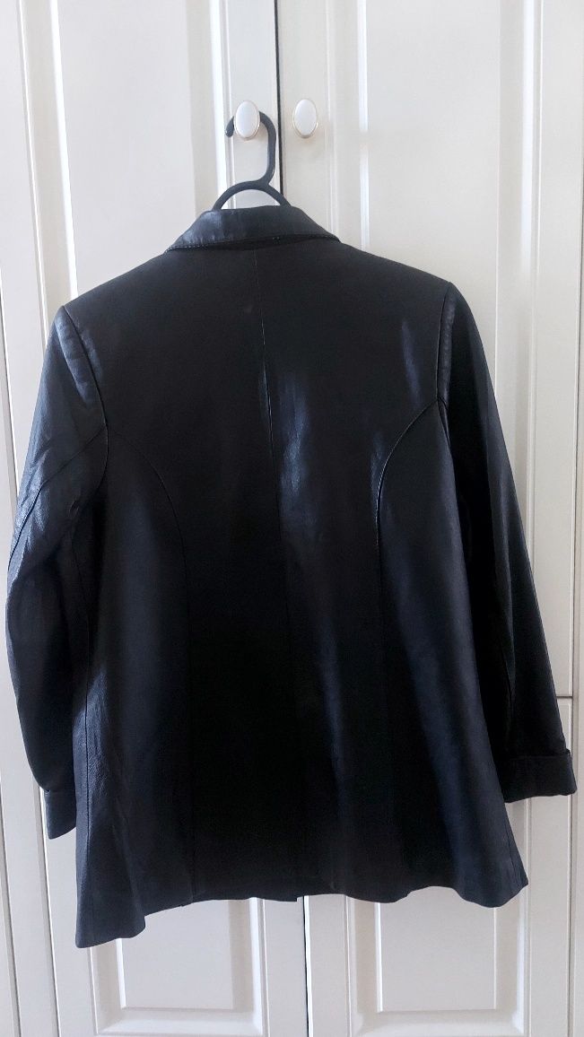 Женская кожаная куртка(пиджак]