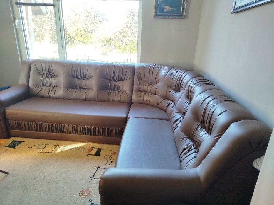 Ъглов кожен диван