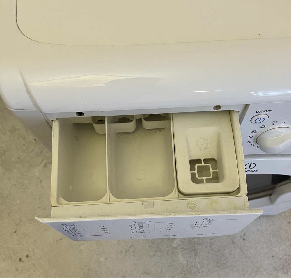 Пералня  със сушилня Indesit