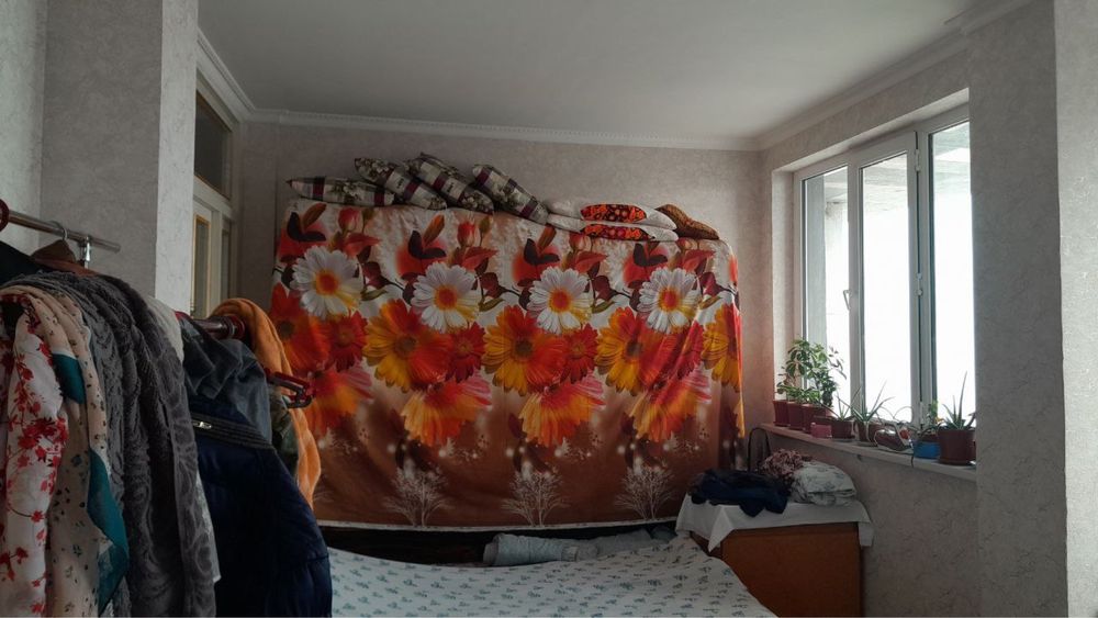 Uy sotiladi  yangi bozorni yonida