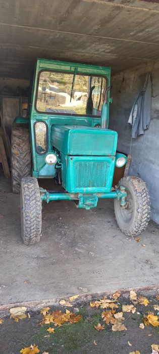 Tractor UTB 445 cu cabina