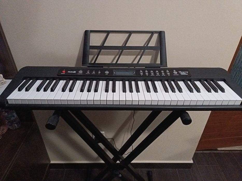 Синтезатор с динамична клавиатура Hobax 681Y, 61 клавиша