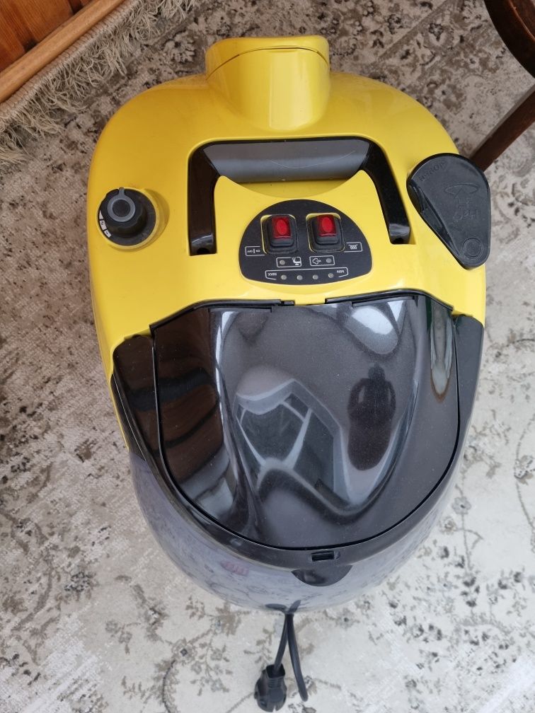 Срочно продам Паропылесос KARCHER SV7