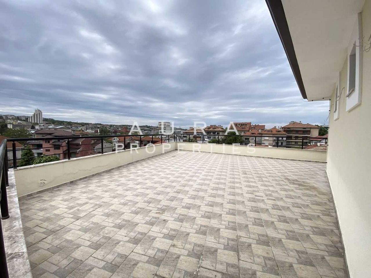 Продава се Тристаен апартамент в Разград, Варош - 86 кв.м за 1003 €/кв.м - Снимка #3