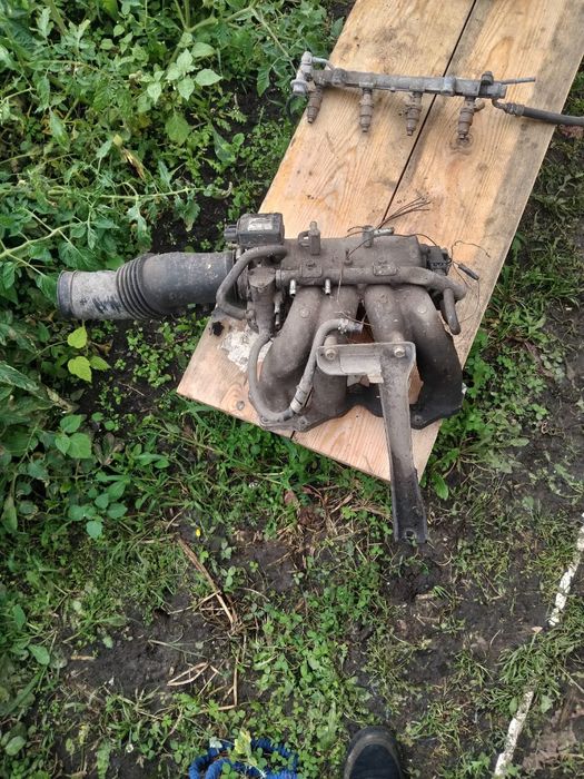 Прода впускной колектор тойота старлет 1,3  4e fe