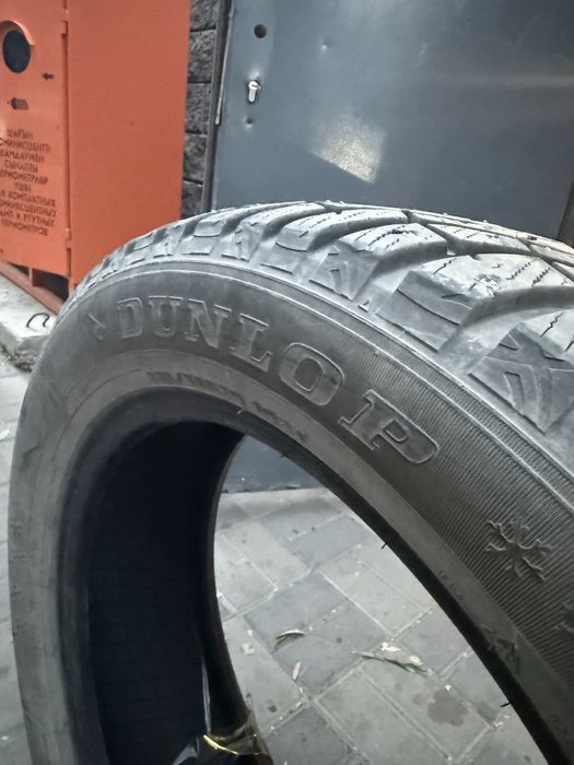 Шины зима шипы Dunlop 235 55 r20