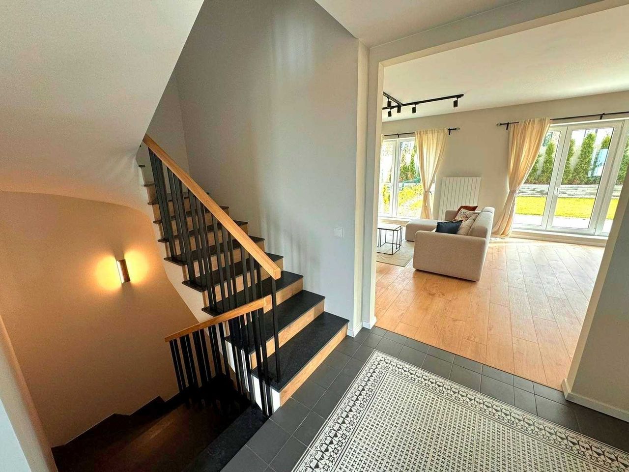 Дава се под наем Къща в с. Лозен, Област София-град - 345 кв.м за 2040 € - Снимка #4