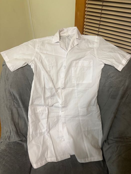 Бели медицински престилки