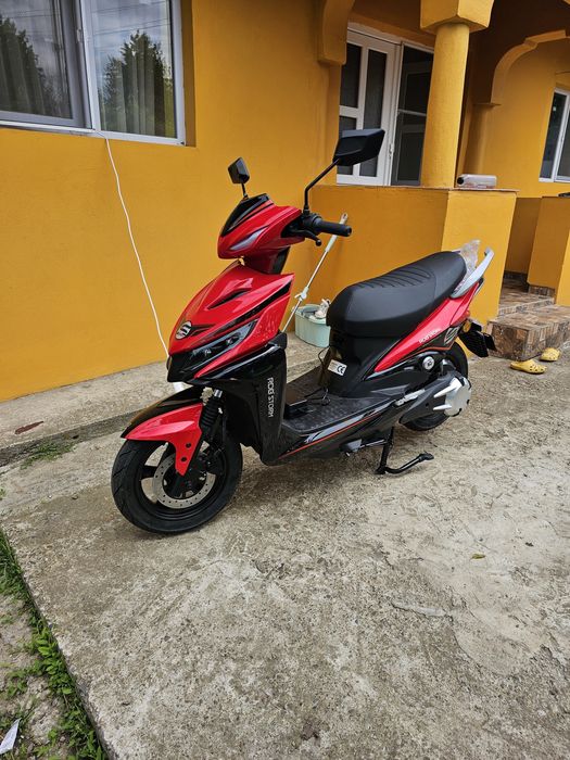 Vând scuter electric RDB STORM ROSU cumparat de nou!