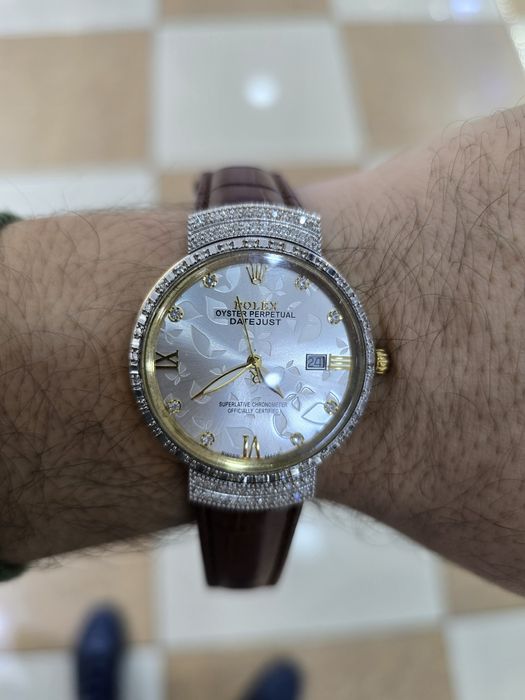 Золотые часы Ролексы с россыпью бриллиантов
750 пробы