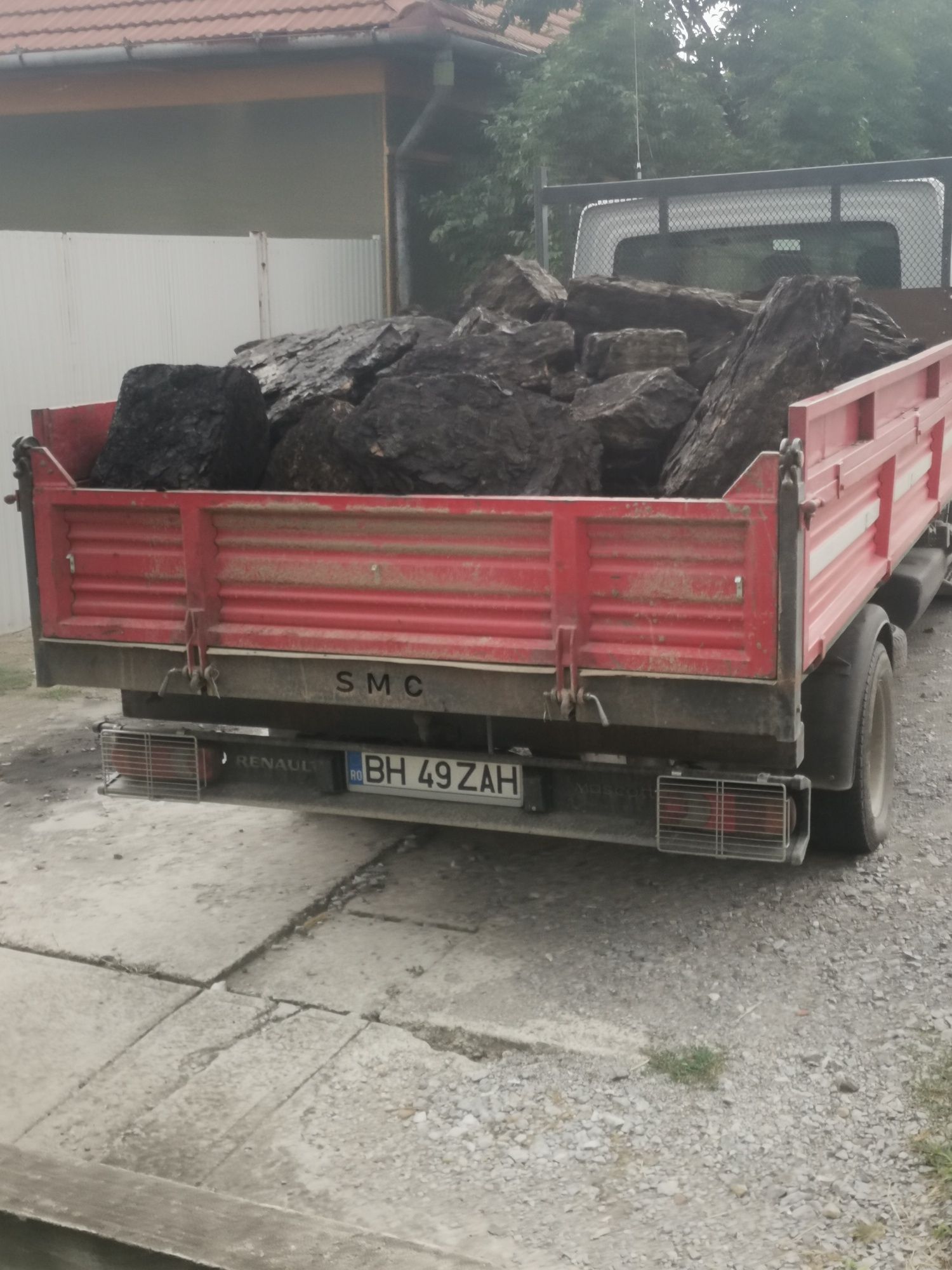 Vând cărbuni lignit preț 570 tona mai multe detalii la numărul de tel