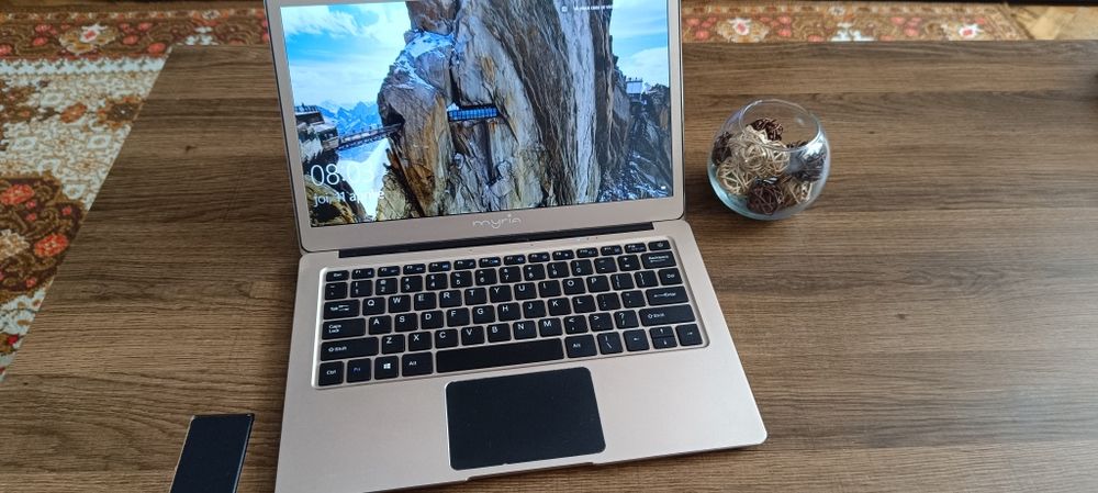 Laptop Myria MY8305