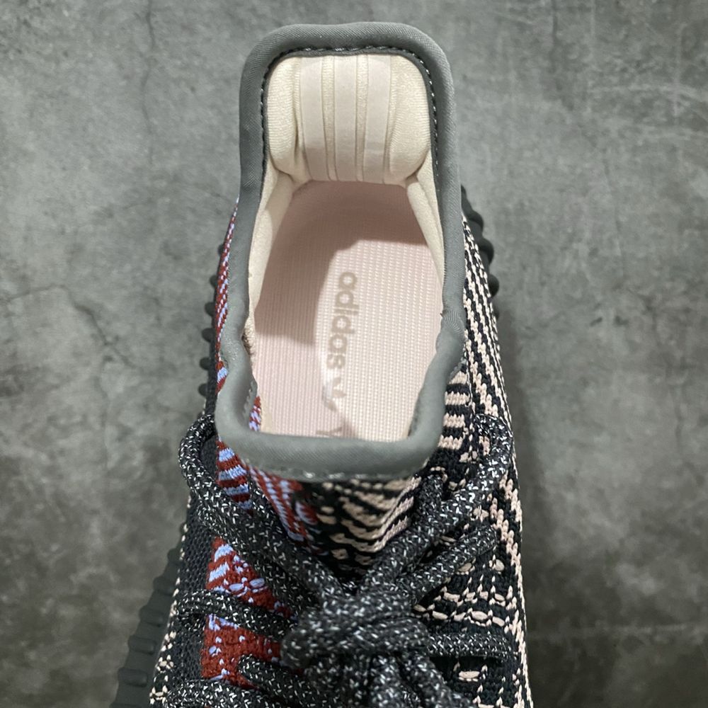 Yeezy Boost 350 V2 Yecheil - Чисто нови