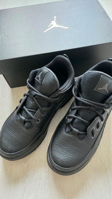 Vand Adidasi Jordan marimea 36,5 interior 23,5