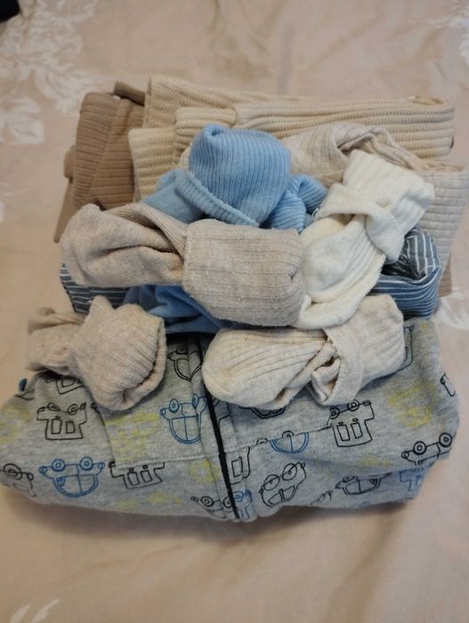 Donez haine bebe mărimi 68-74