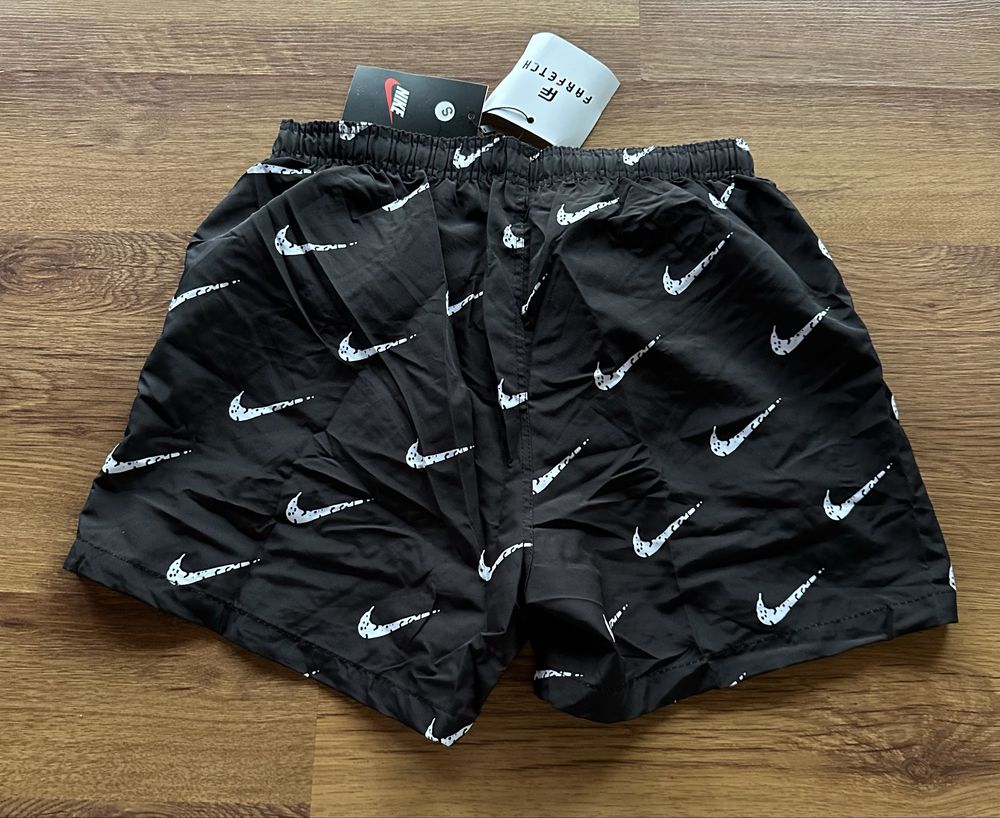 Мъжки,шушлекови,черни шорти Nike с вътрешна,мрежеста подплата