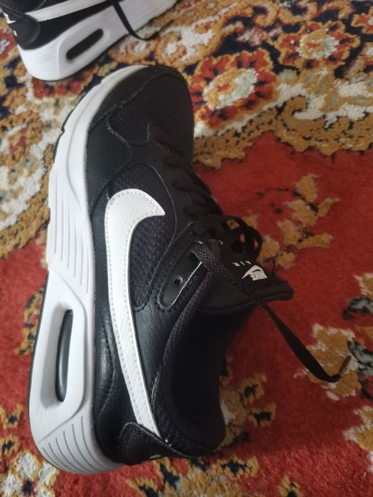 Vând adidași nike.