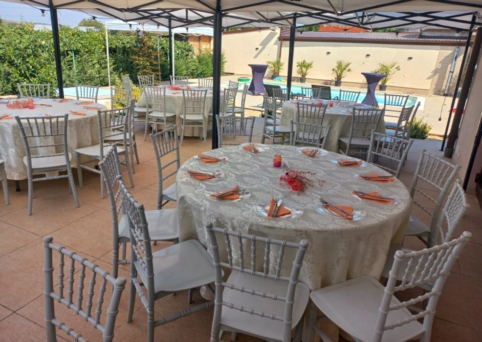 Inchiriem Corturi / Mese/Scaune/Vesela pentru Petreceri și nu numai