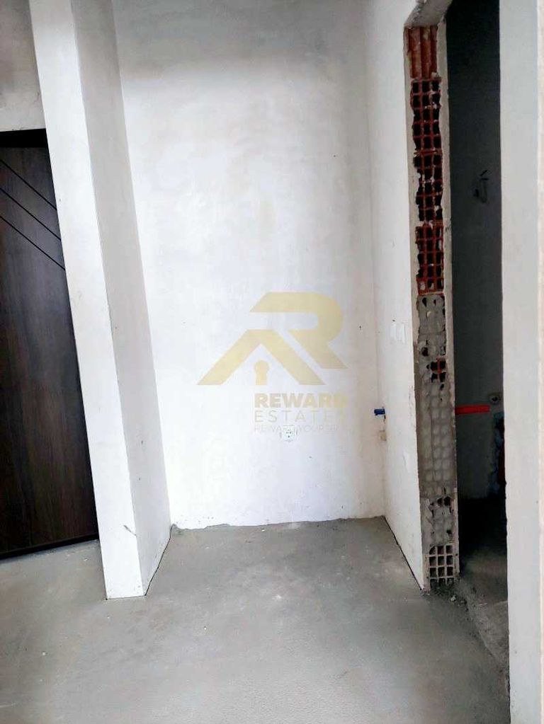 Продава се Двустаен апартамент в Перник, Изток - 81 кв.м за 1149 €/кв.м - Снимка #1