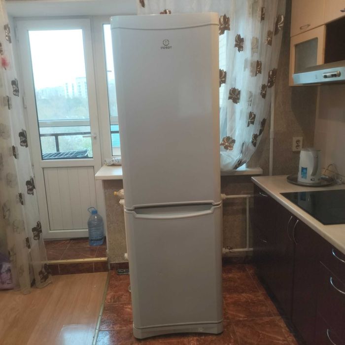 Холодильник Indesit