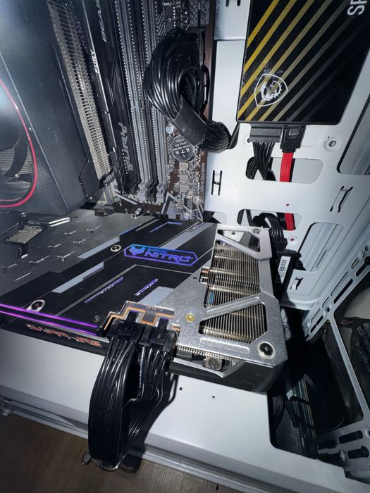 Rx 5700 XT Nitro + Sapphire