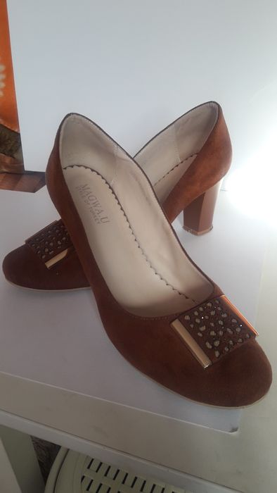 Продам туфли замшевые.