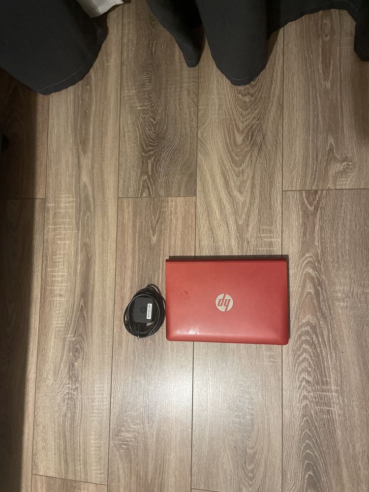 Laptop HP Pavilion X2 + încărcător