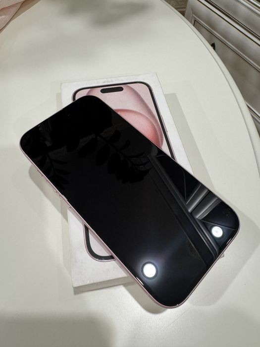 IPhone 15 розовый