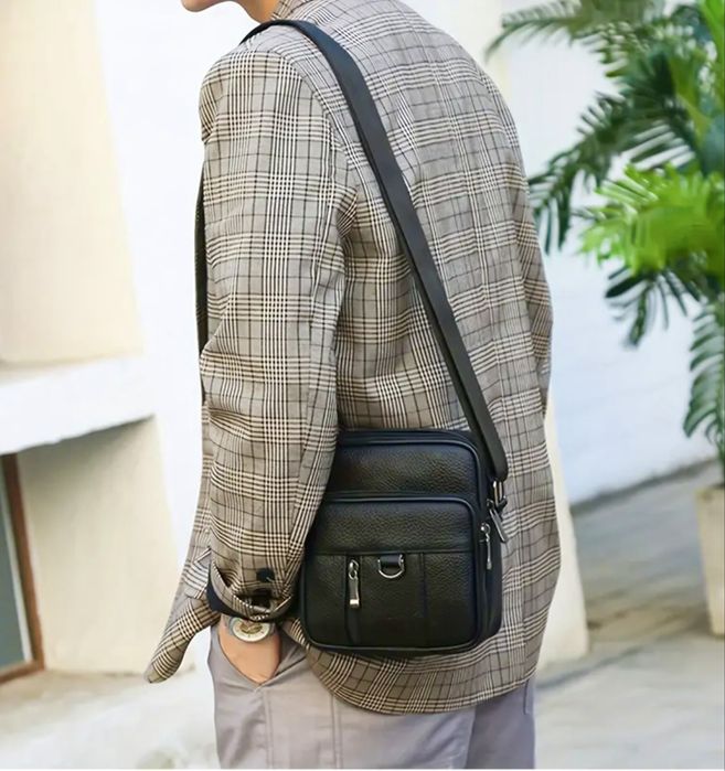 Стилна, Лятна бутикова мъжка чантичка за през рамо /Черна естест. кожа