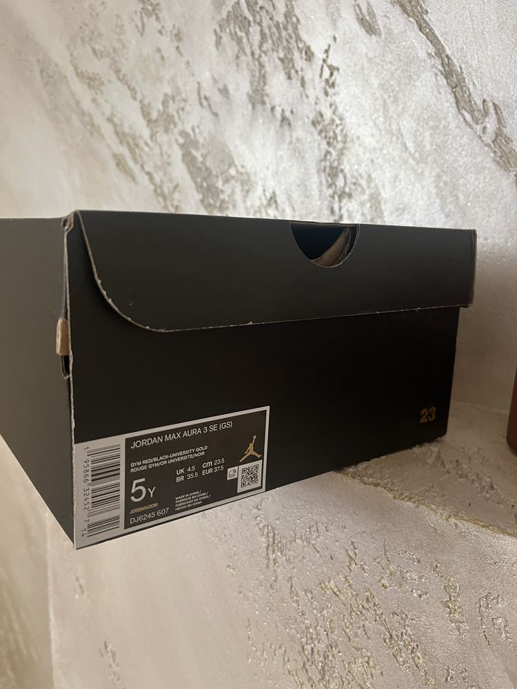 Adidasi Jordan Max Aura 3