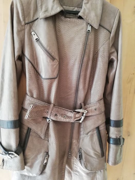 Продам верхную женскую одежду.