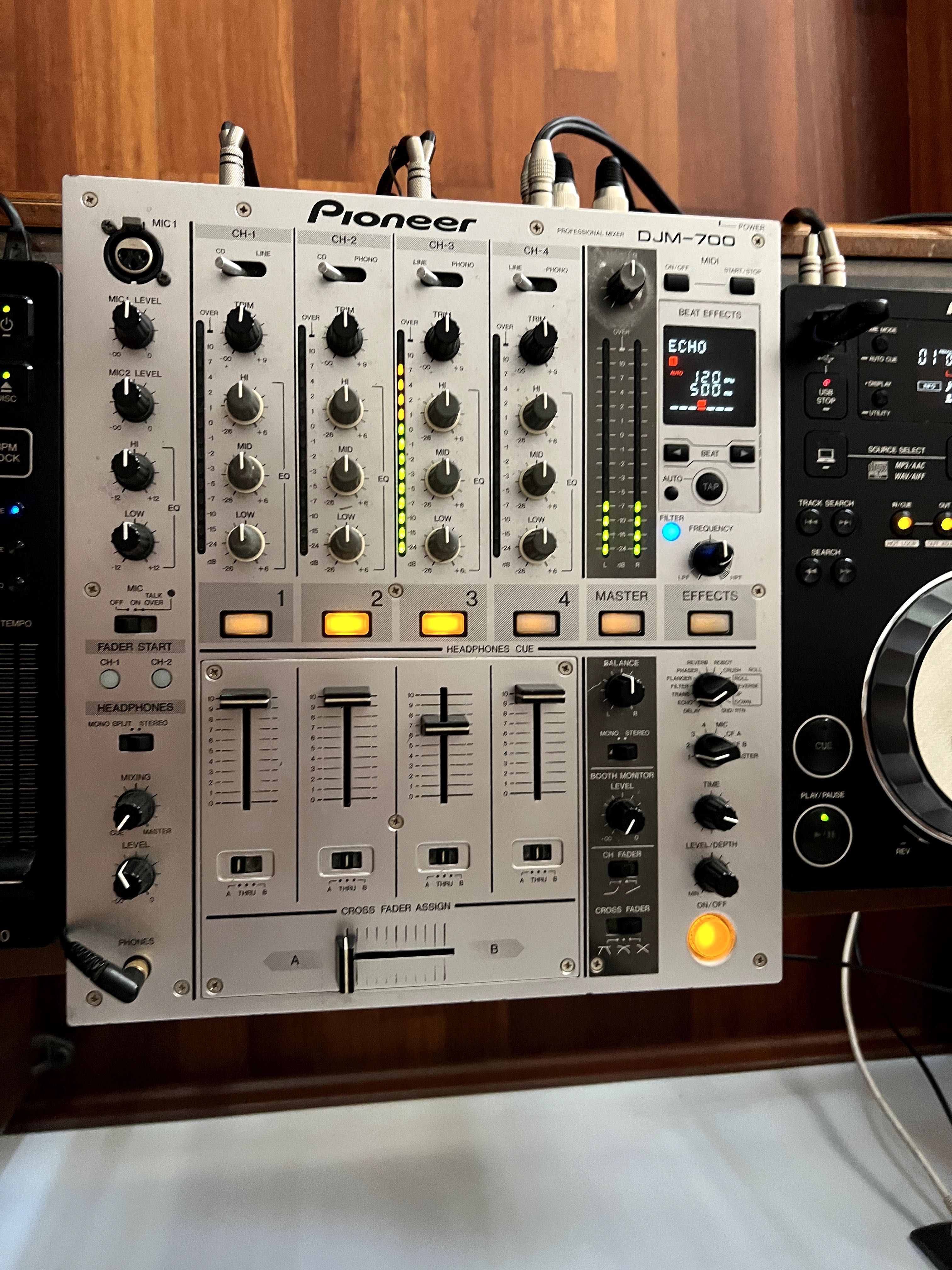 2x Pioneer CDJ-350 + DJM-700 миксер