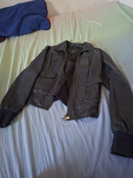 Vând jachetă piele foarte confortabilă