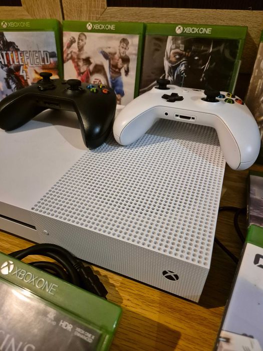 Xbox One S impecabil - 12 jocuri - 2 controllere
