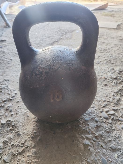 Продам гирю 16 кг