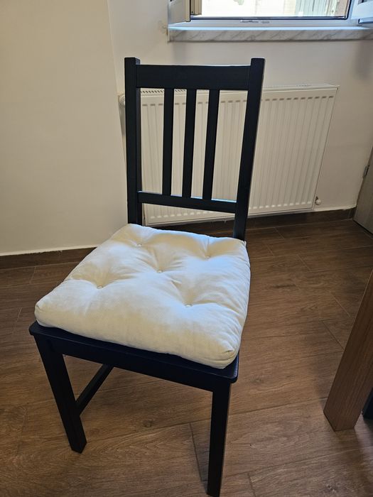 Masa bucatarie  Ikea 140/220 x 84 cu 4 scaune si 2 seturi perne