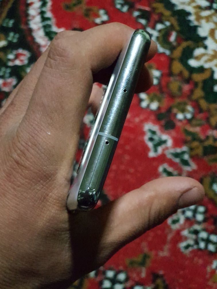 Samsung s10 +  kareski