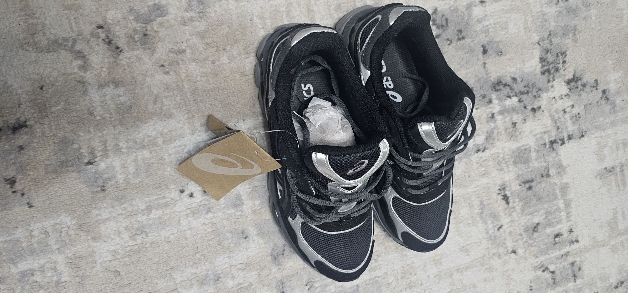 Кроссовки ASICS  40 размер