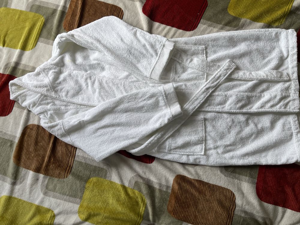 Махровый белый халат