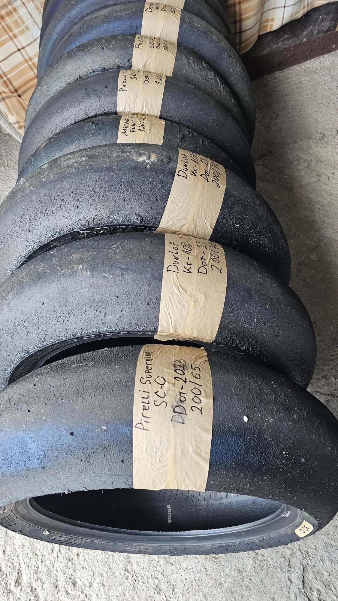 Мото гуми,сликове Dunlop kr и Pirelli superbike