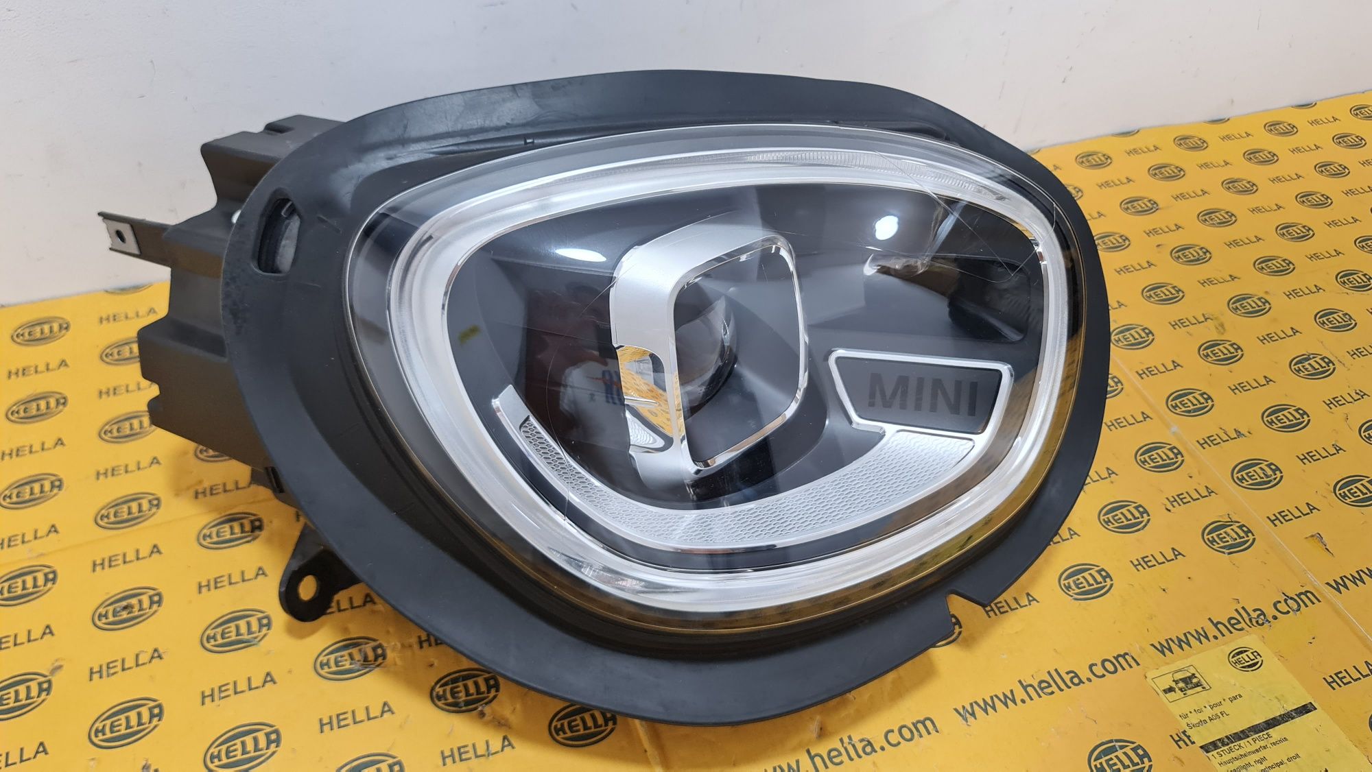 Far full led Mini Countryman F60 lci facelift 9881590